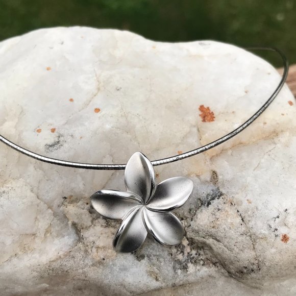 Na Hoku Jewelry - Na Hoku Sterling Silver Plumeria Pendant Necklace